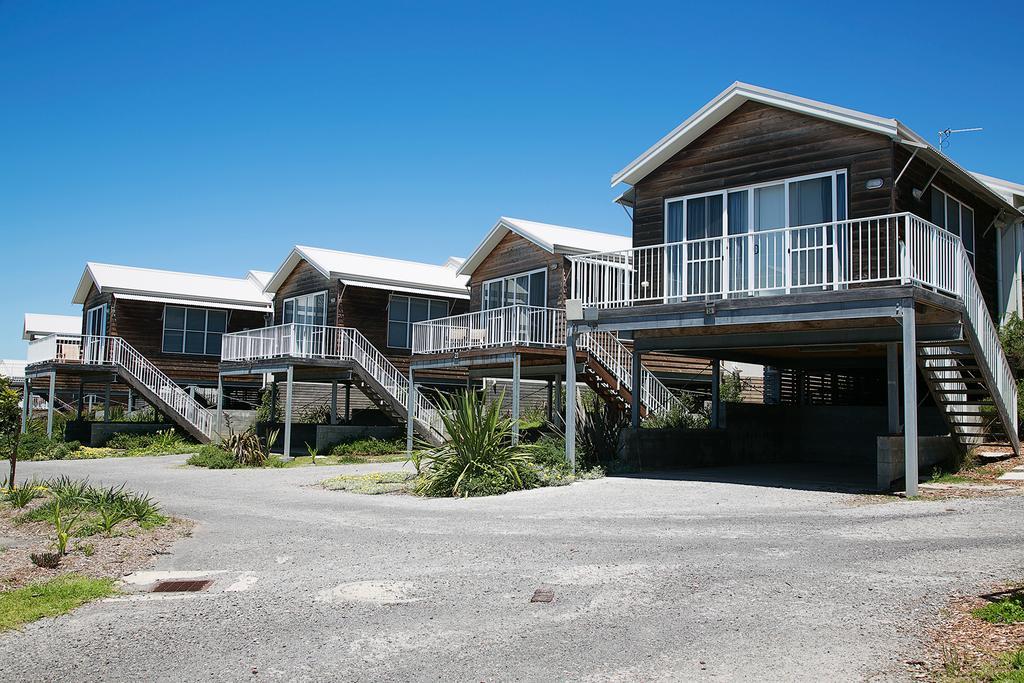 Caves Coastal Bar & Bungalows Caves Beach Exterior foto