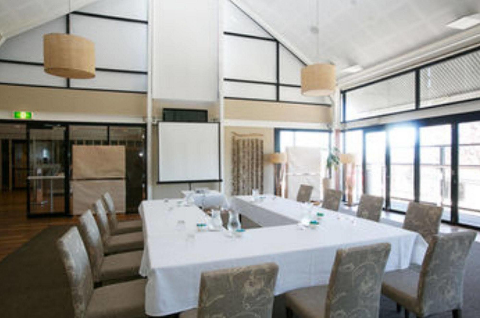 Caves Coastal Bar & Bungalows Caves Beach Exterior foto