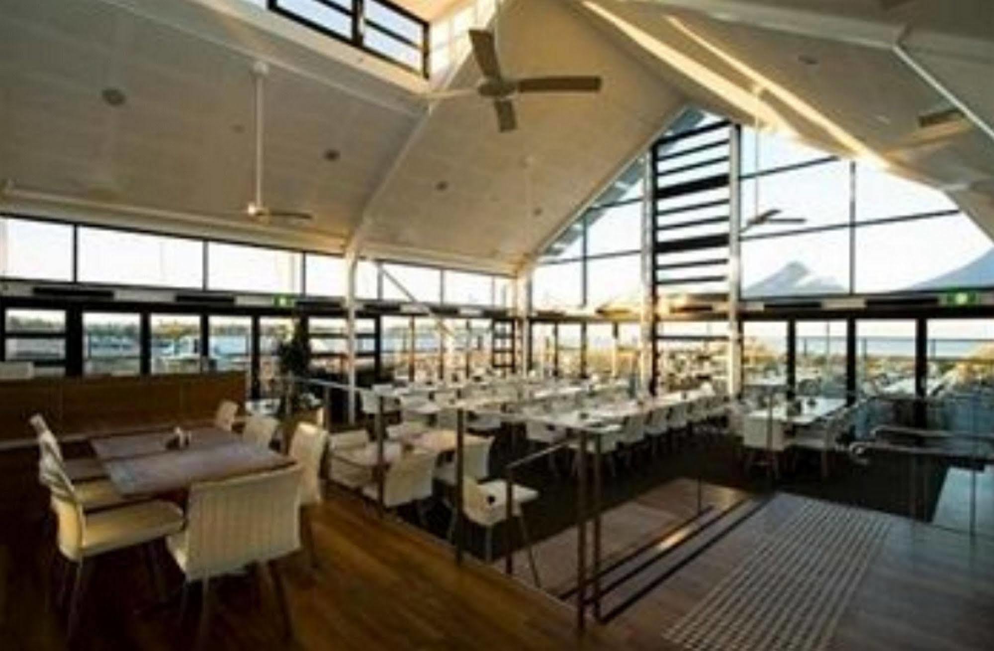 Caves Coastal Bar & Bungalows Caves Beach Exterior foto